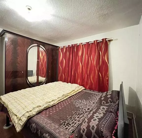 پانسیون Double Bed Big Tidy Room With All Indeed Stuff