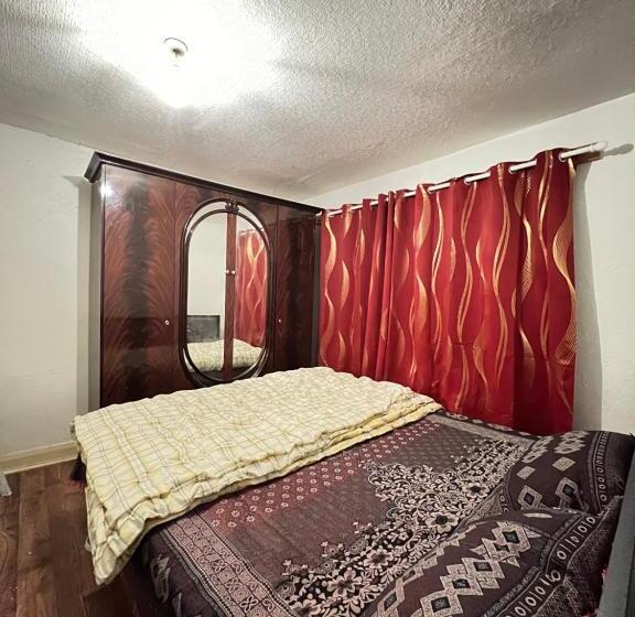 펜션 Double Bed Big Tidy Room With All Indeed Stuff