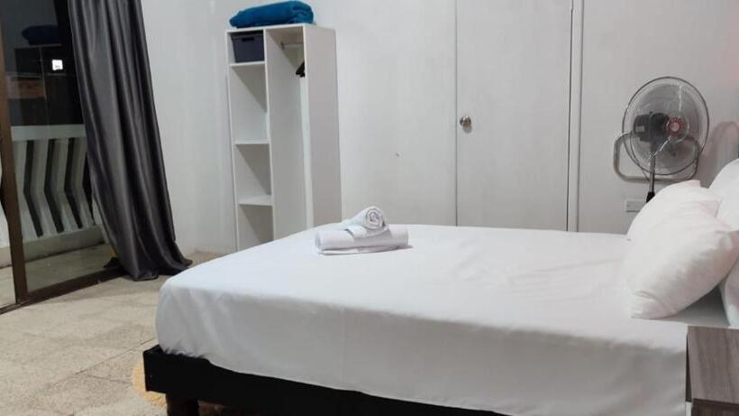 بنسيون Garden House Puerto López