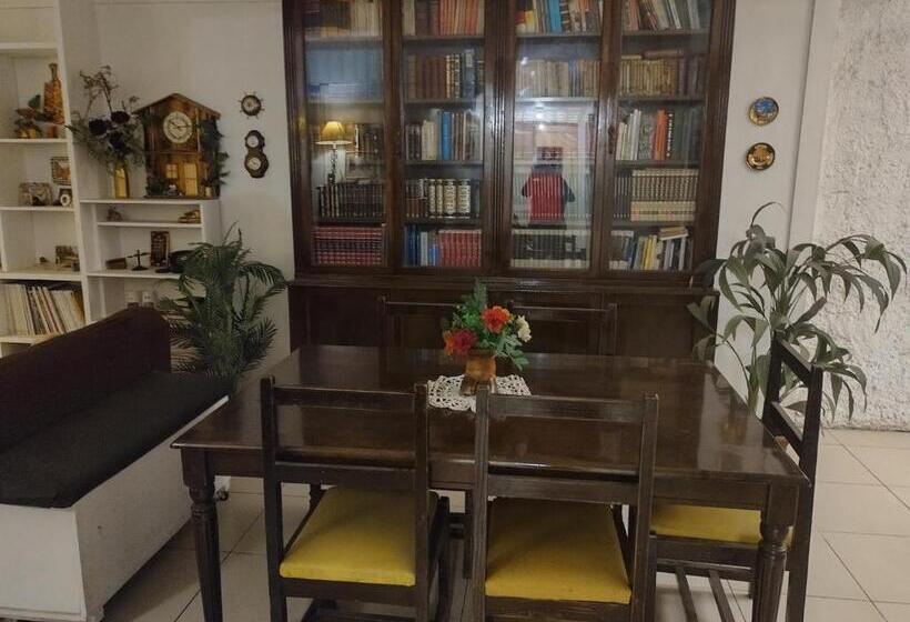 پانسیون Hostal Renca, Casa