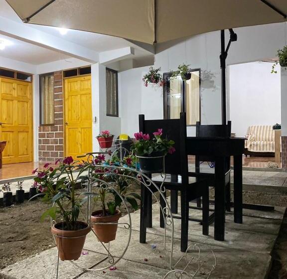 پانسیون Hostal Tika´aaj