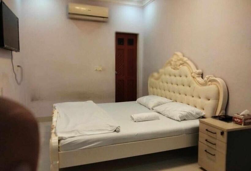 פנסיון Royal Botique