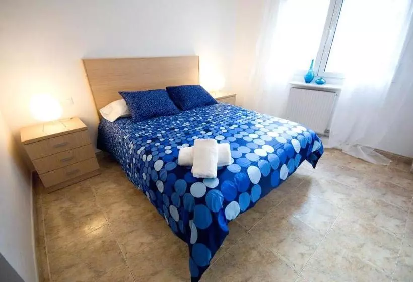 هتل Apartments Figueres