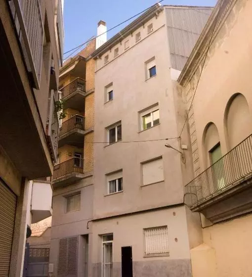 هتل Apartments Figueres