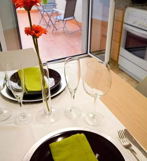 هتل Apartments Figueres