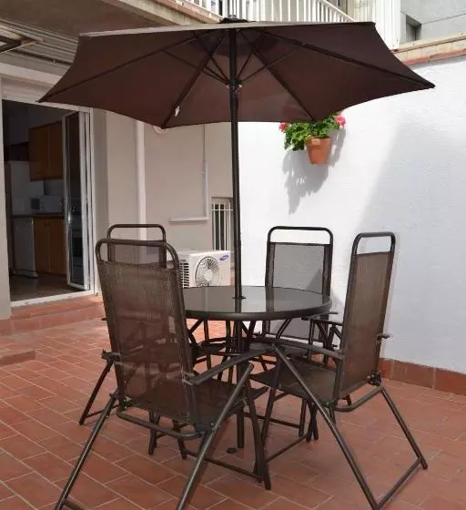 هتل Apartments Figueres