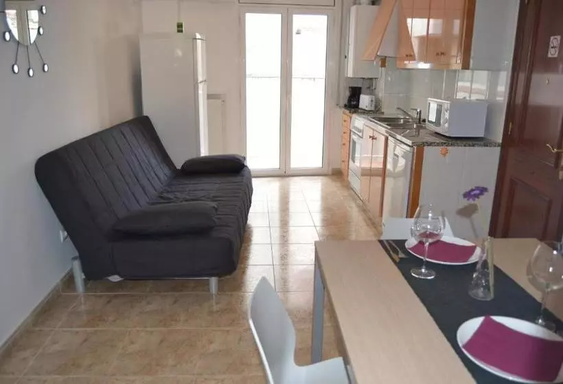 هتل Apartments Figueres