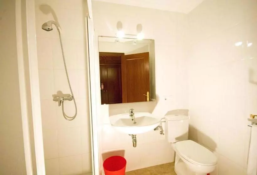 هتل Apartments Figueres