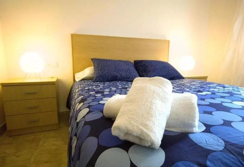 هتل Apartments Figueres