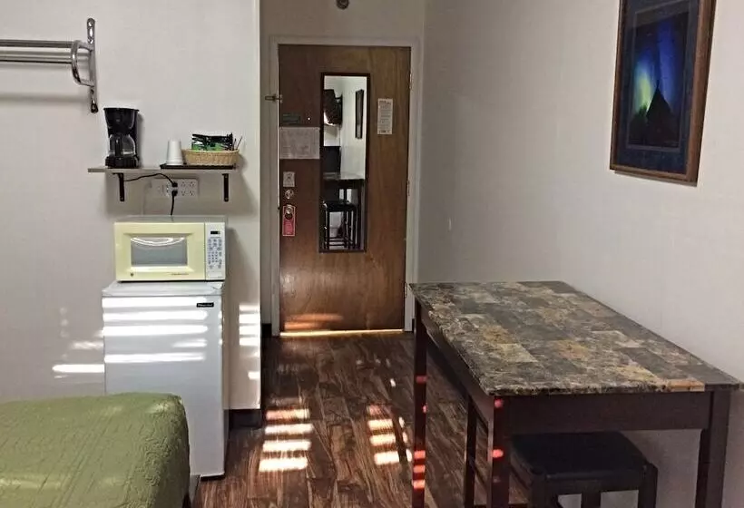 ホテル Creekwood Inn