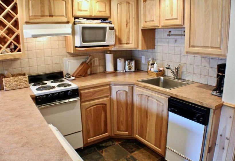 בית מלון כפרי Crystal Chalets Condominiums