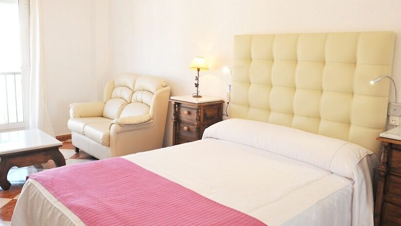 هتل Hostal Puerto Lepe