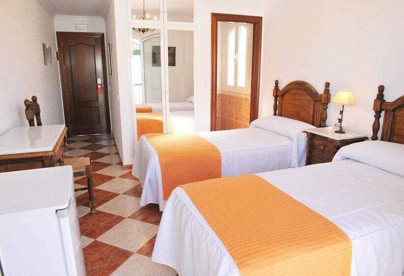 هتل Hostal Puerto Lepe