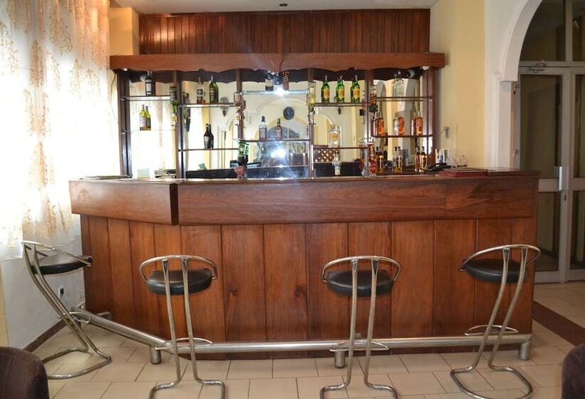 هتل Hôtel Akena City