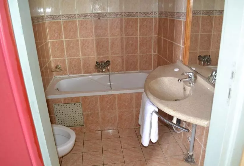 هتل Hôtel Akena City