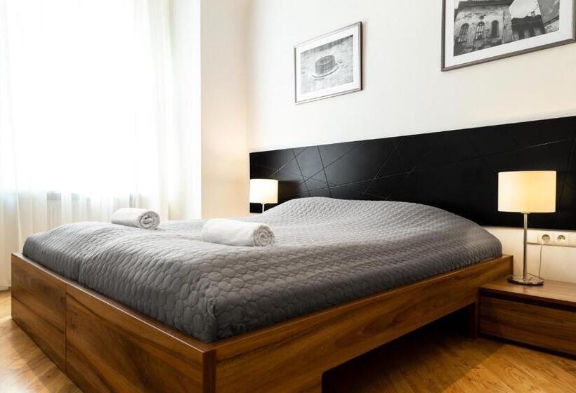 בית מלון כפרי Krakow For You Main Square Apartments