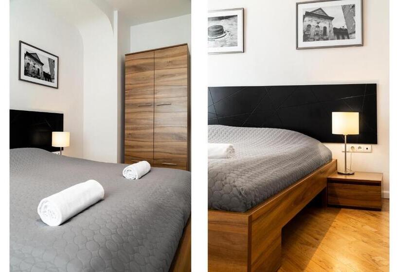 בית מלון כפרי Krakow For You Main Square Apartments