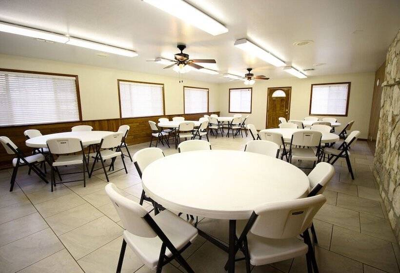 酒店 Peach Tree Inn & Suites