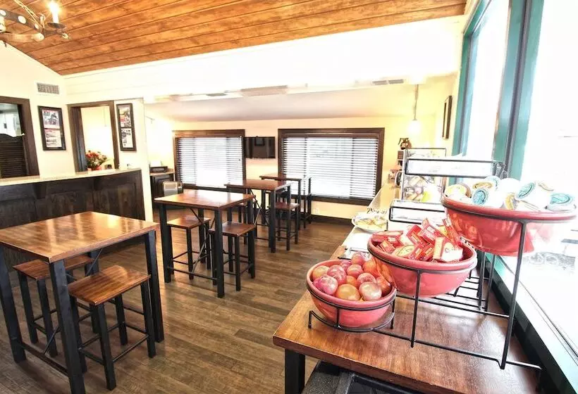 Hotelli Peach Tree Inn & Suites