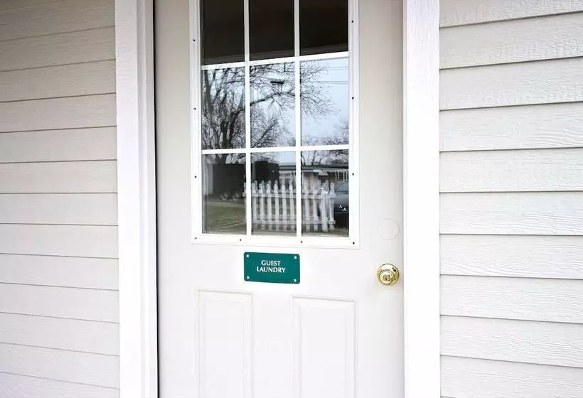 Hotelli Peach Tree Inn & Suites