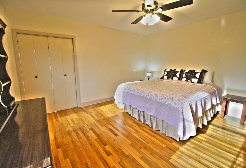 酒店 Peach Tree Inn & Suites