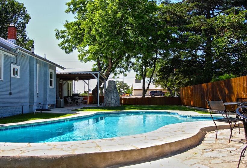 酒店 Peach Tree Inn & Suites