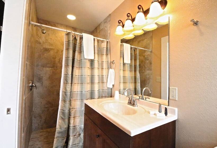 酒店 Peach Tree Inn & Suites