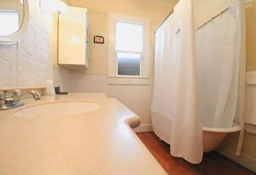 Hotelli Peach Tree Inn & Suites