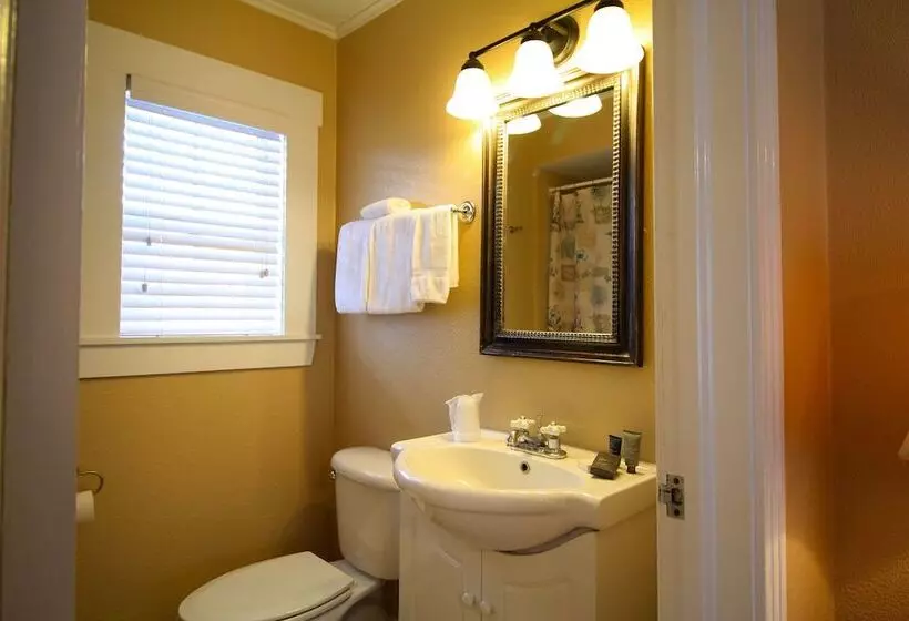 Hotelli Peach Tree Inn & Suites