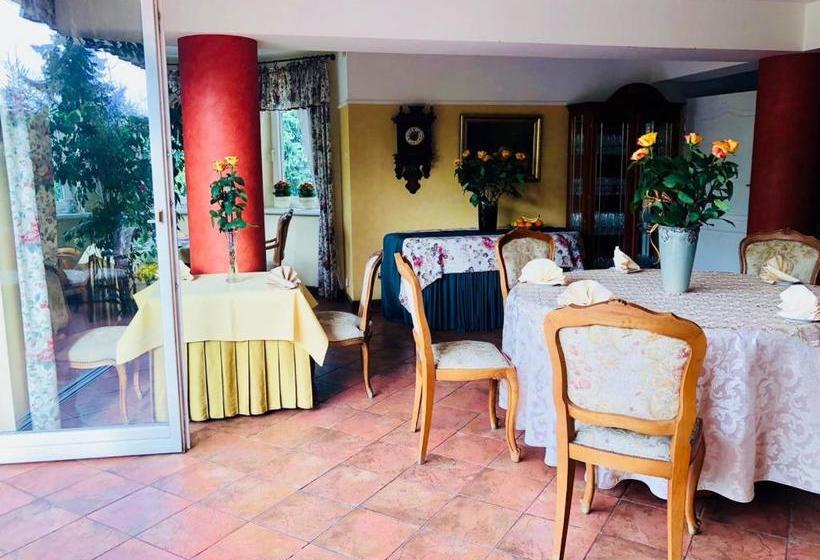 ホテル Pensjonat Pod Lipami