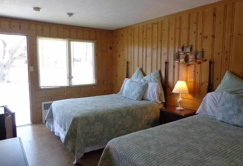 Town & Beach Motel