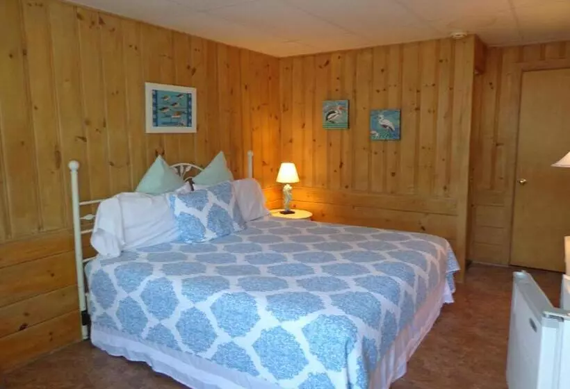 Town & Beach Motel