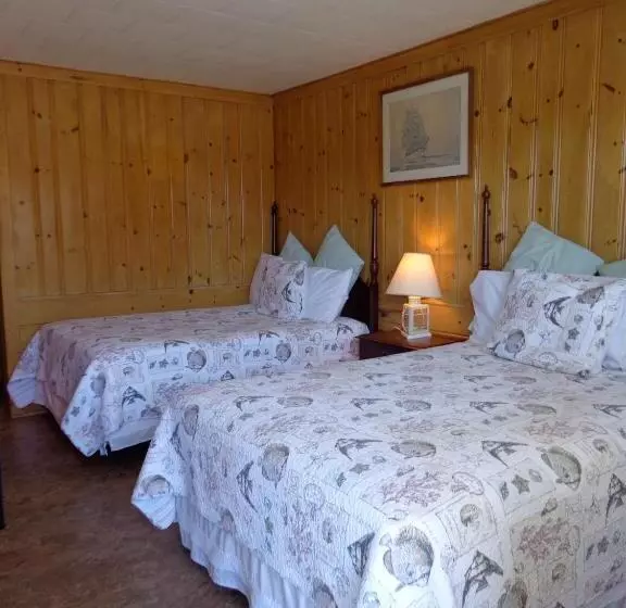 Town & Beach Motel