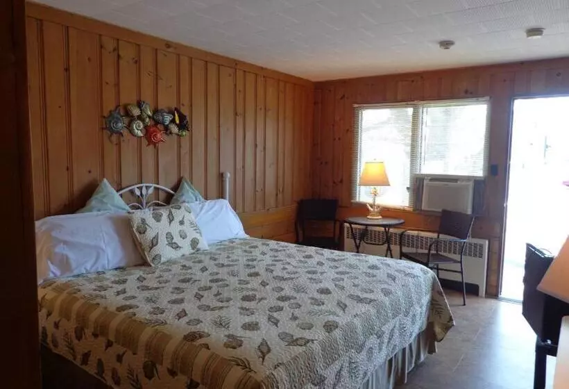 Town & Beach Motel