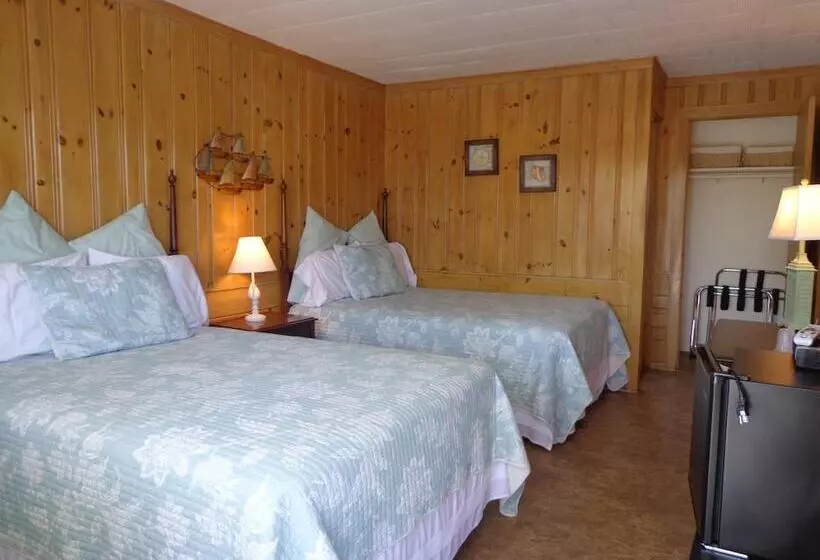Town & Beach Motel