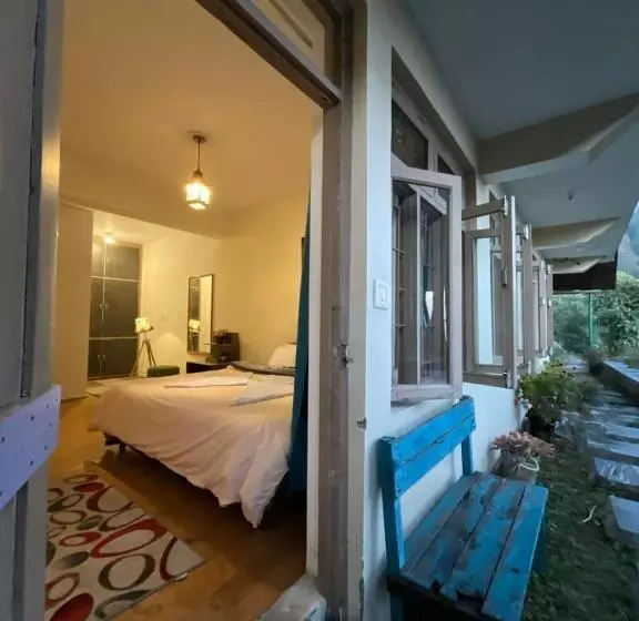 Utopia Hostels Dharamkot Mcleodganj