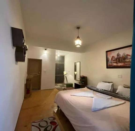 Utopia Hostels Dharamkot Mcleodganj