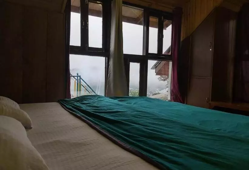 Utopia Hostels Dharamkot Mcleodganj