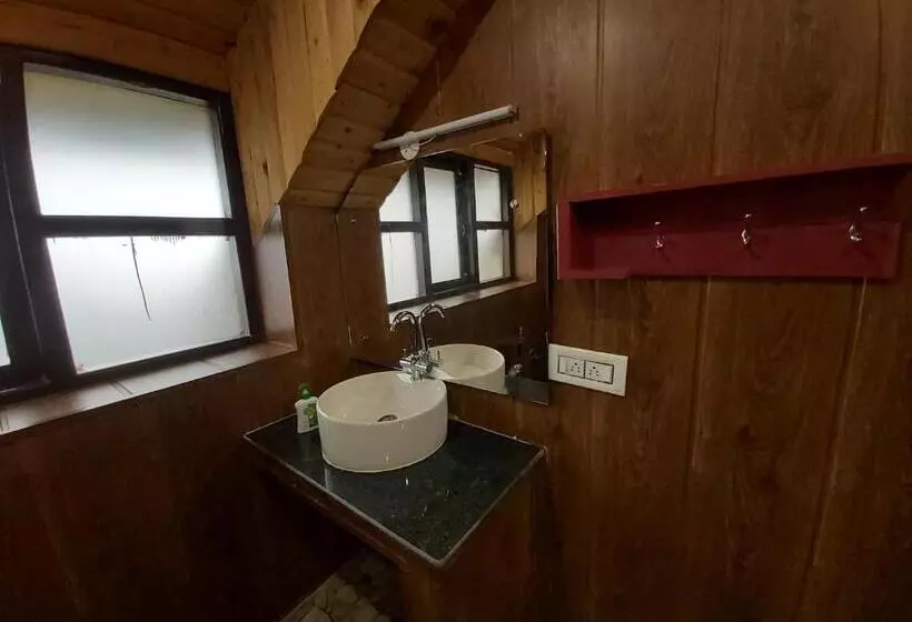 Utopia Hostels Dharamkot Mcleodganj