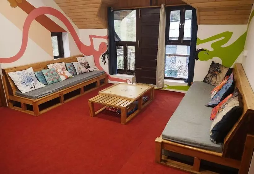 Utopia Hostels Dharamkot Mcleodganj