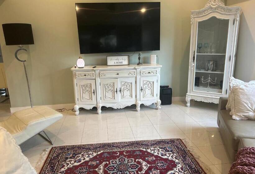 Whitfords Delight Bed & Breakfast