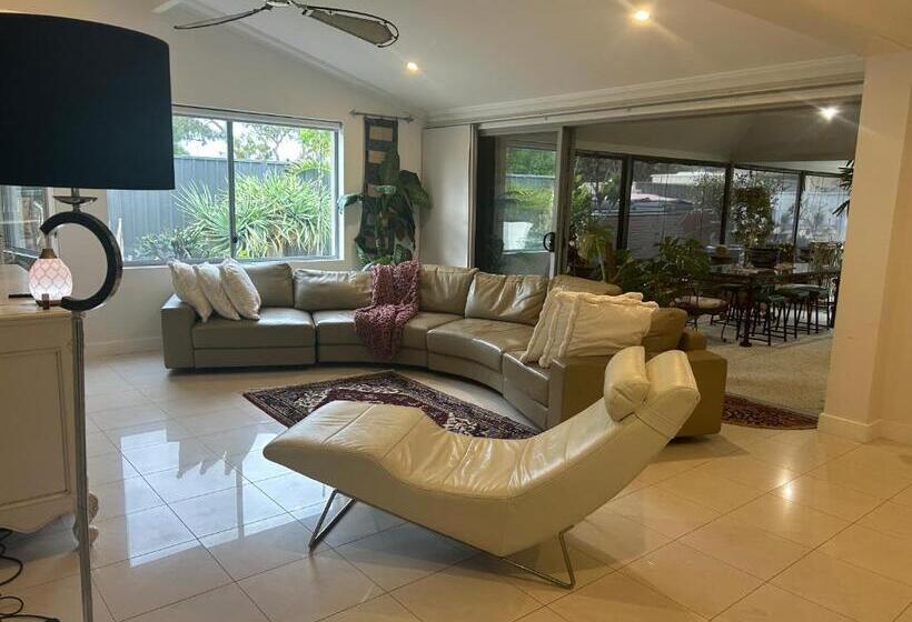 Whitfords Delight Bed & Breakfast