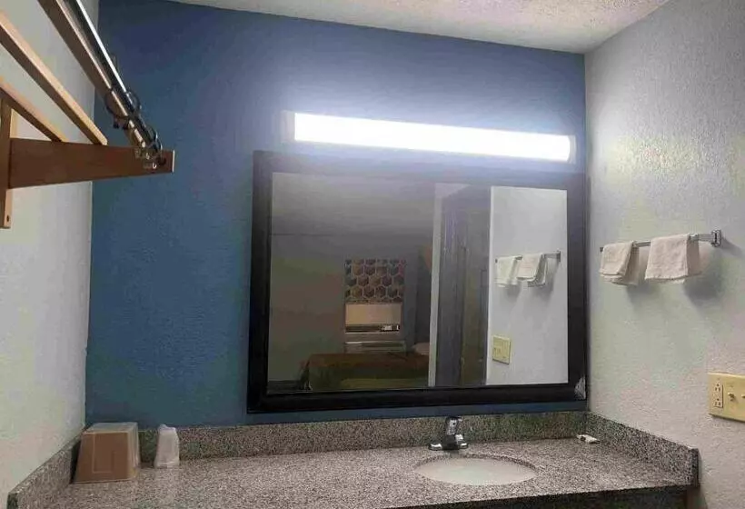 Hotelli Fairbridge Inn & Suites