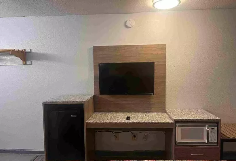 Hotelli Fairbridge Inn & Suites