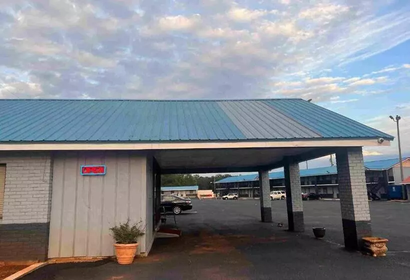 Hotelli Fairbridge Inn & Suites