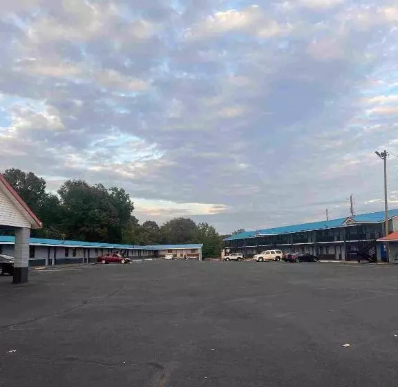 Hotelli Fairbridge Inn & Suites