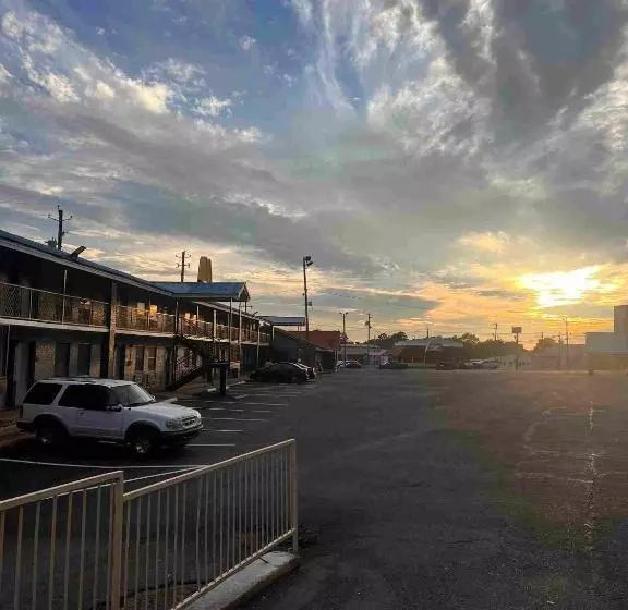 Hotelli Fairbridge Inn & Suites