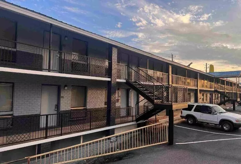 Hotelli Fairbridge Inn & Suites