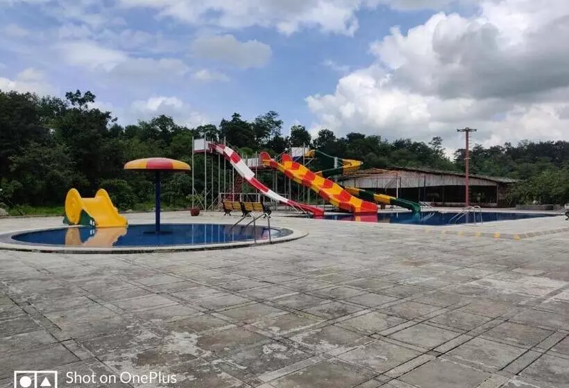 Hotelli Kamal Farm Resort