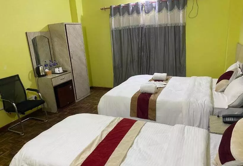 هتل Kavya Inn